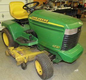 Sale Pictures 01 John Deere Lawn Tractor